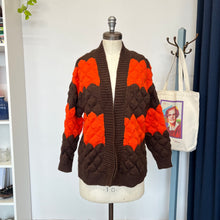 Charger l'image dans la galerie, Cardigan orange et brun Twik Simons
