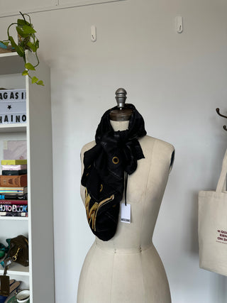 Foulard en soie Moschino