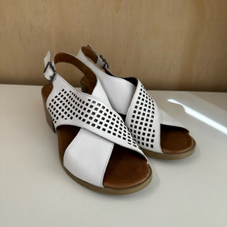 Sandales en cuir blanc Mago