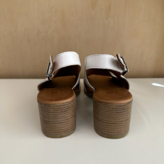 Sandales en cuir blanc Mago