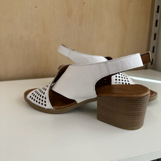Sandales en cuir blanc Mago