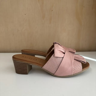 Sandales en cuir rose Mago