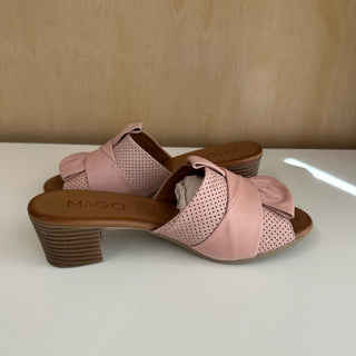 Sandales en cuir rose Mago