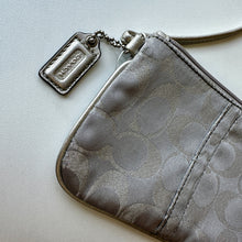 Charger l&#39;image dans la galerie, Petite pochette Coach
