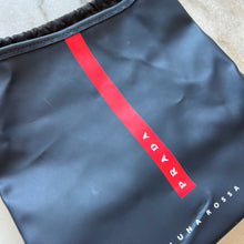 Charger l&#39;image dans la galerie, Sac pochette Prada
