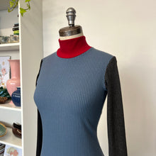 Charger l'image dans la galerie, Chandail 4 couleurs Dinh Ba Design Amor Blue
