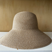 Charger l'image dans la galerie, Chapeau en papier Magid Hats
