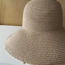 Charger l'image dans la galerie, Chapeau en papier Magid Hats
