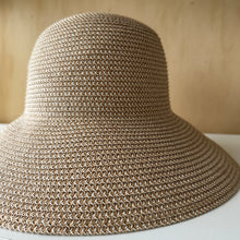 Charger l'image dans la galerie, Chapeau en papier Magid Hats
