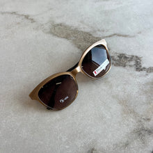 Charger l&#39;image dans la galerie, Lunette de soleil Elizabeth Arden
