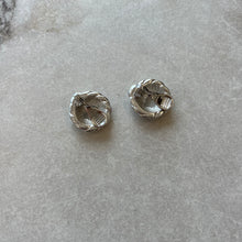 Charger l&#39;image dans la galerie, Boucles d’oreilles Monet noeuds argentés
