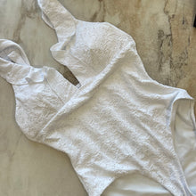 Charger l&#39;image dans la galerie, Maillot de bain une pièce Sea Level Swim blanc *Nouvelles tailles*
