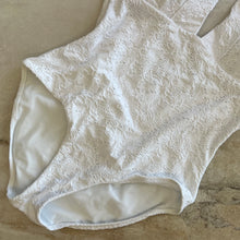 Charger l&#39;image dans la galerie, Maillot de bain une pièce Sea Level Swim blanc *Nouvelles tailles*
