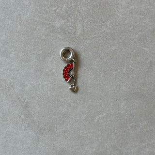 Breloque éventail rouge