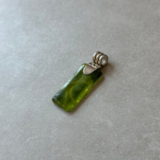 Pendentif en verre vert