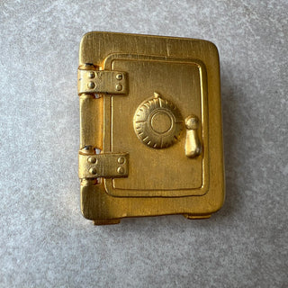 Broche coffre-fort JJ