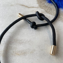 Charger l&#39;image dans la galerie, Sac pochette en fausse fourrure bleu
