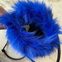 Charger l&#39;image dans la galerie, Sac pochette en fausse fourrure bleu
