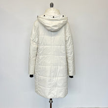 Charger l&#39;image dans la galerie, Manteau Kanuk blanc
