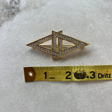 Charger l&#39;image dans la galerie, Broche triangulaire Nina Ricci
