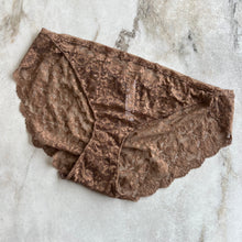 Charger l'image dans la galerie, Culotte slip brésilien en dentelle Marie Jo
