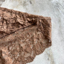 Charger l'image dans la galerie, Culotte slip brésilien en dentelle Marie Jo
