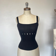 Charger l&#39;image dans la galerie, Camisole en laine Valentino - Les Mal-Aimés ❤️‍🩹
