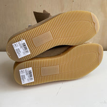 Charger l'image dans la galerie, Chaussures Wallabee suède et sherpa Clarks Original - Les Mal-Aimés ❤️‍🩹
