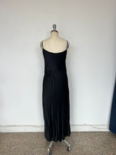 Charger l&#39;image dans la galerie, Robe noire Anthropologie
