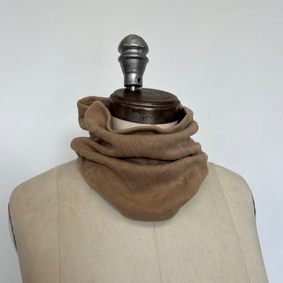 Cache-cou beige Echo