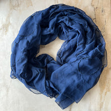 Charger l'image dans la galerie, Foulard bleu Cristian Chenail
